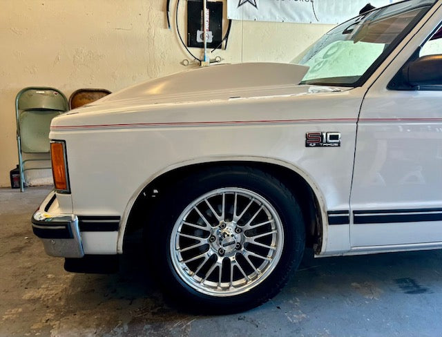 1st gen S10 full length 6" sunoco/bubble style hood